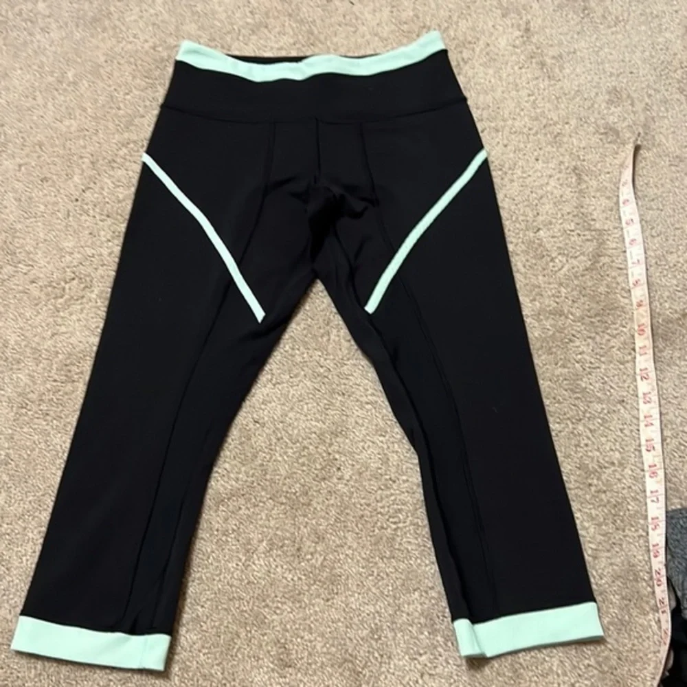 LULULEMON black & aqua yoga pants Size 6